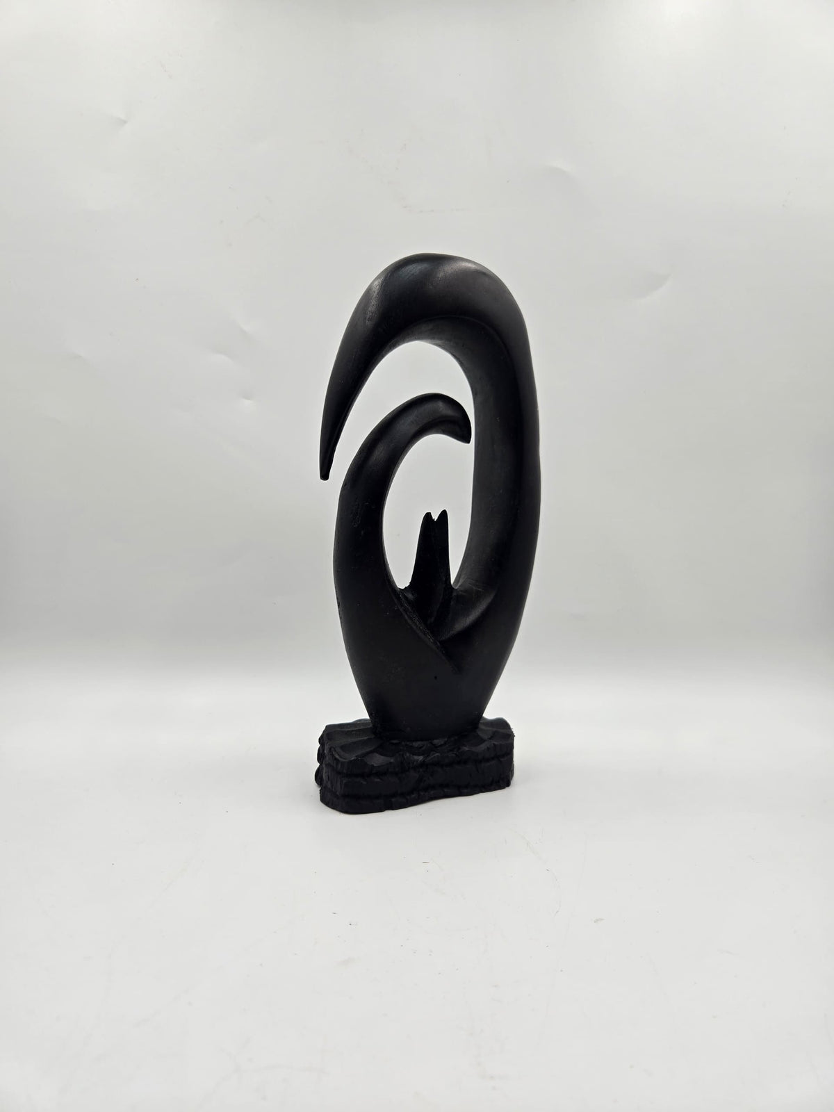 Ezinụlọ – The African Wood Family Sculpture