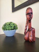 Load image into Gallery viewer, Budurwa - African Wood Sculpture
